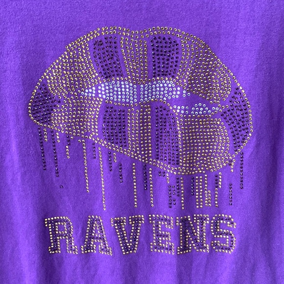 Hip Jeans Baltimore Ravens Purple Short Sleeve Tee with jeweled lips, Size 2XL - Picture 3 of 8